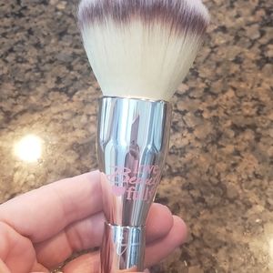 It makeup brush